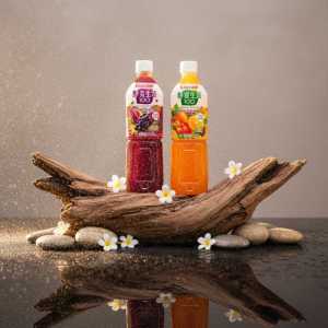 Kagome Yasai Seikatsu 100 Japanese Vegetable Fruit Juice - Purple Grape & Berry and Original Carrot Orange Blend