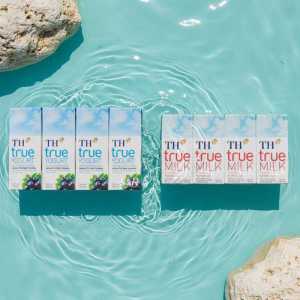 Th True Juice Milk Blueberry & Th True Milk Strawberry Sterilized Fresh Milk - 4x180ml Cartons